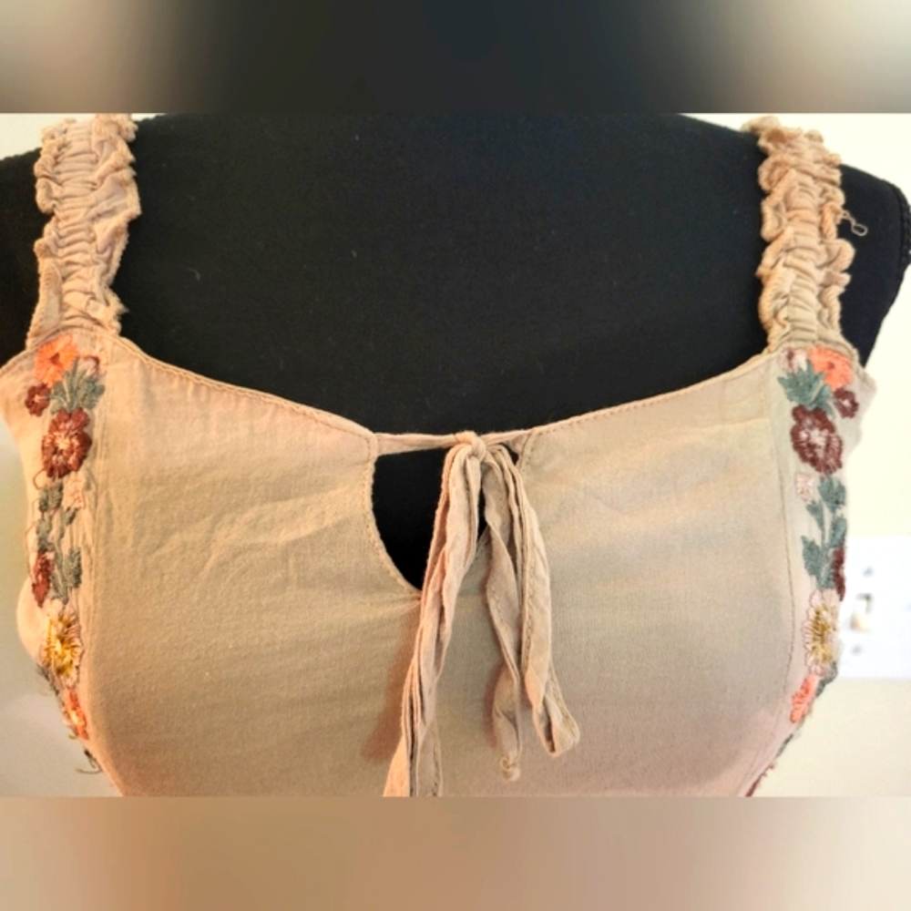 "Japna" Cream Color Crop Top W/Tie Front & Floral Emboidery (Size Small) - Picture 5 of 11